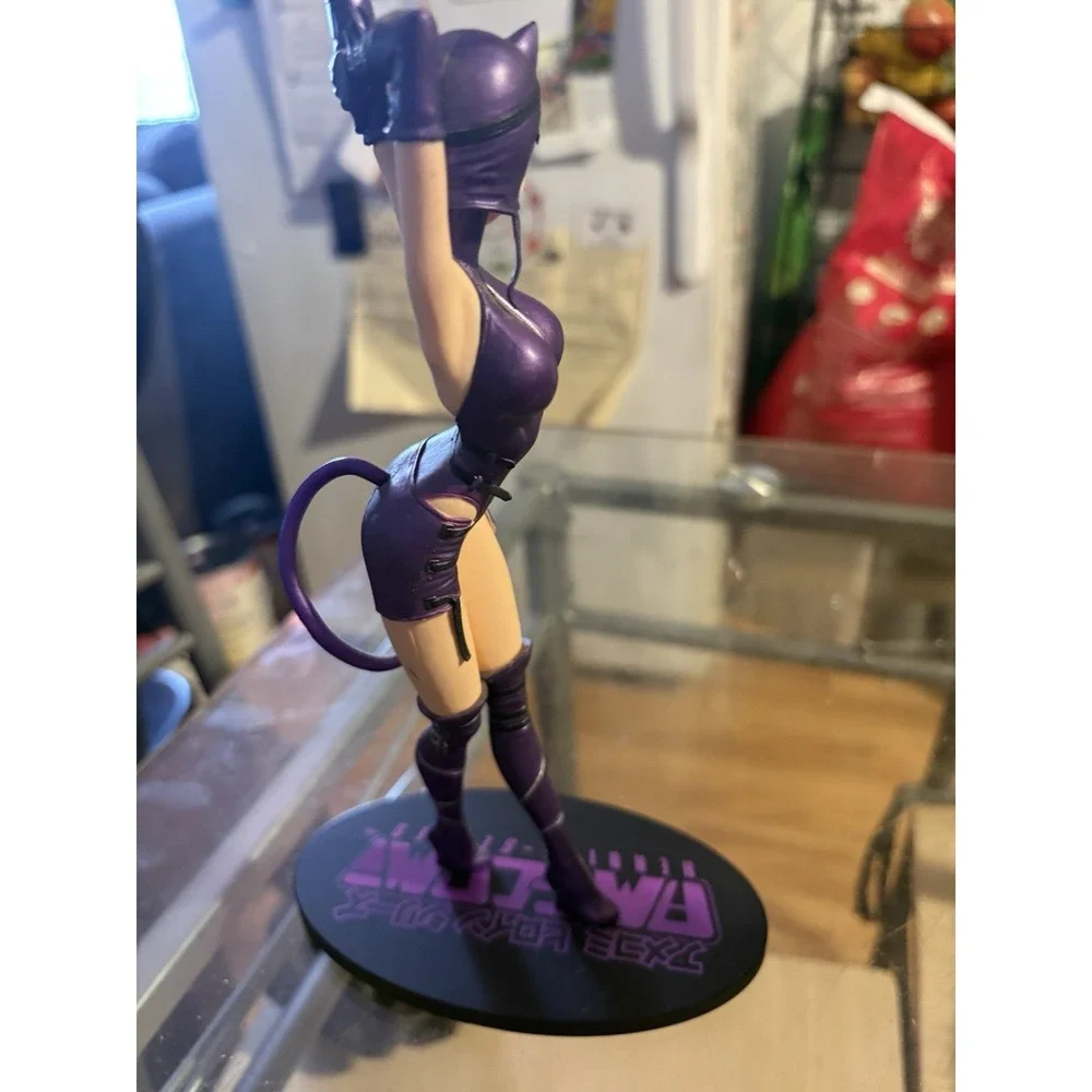 DC Direct Ame-Comi Manga Catwoman Purple Costume 9